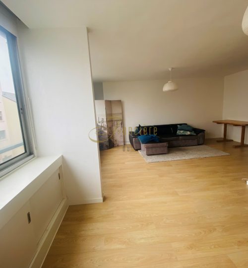 Appartement actuellement loué rénové à deux pas d’Avaricum avec garage privatif