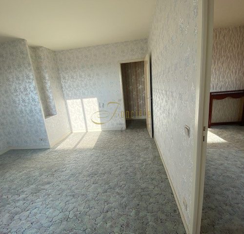 Exceptionnel appartement traversant avec grande terrasse et 2 garages