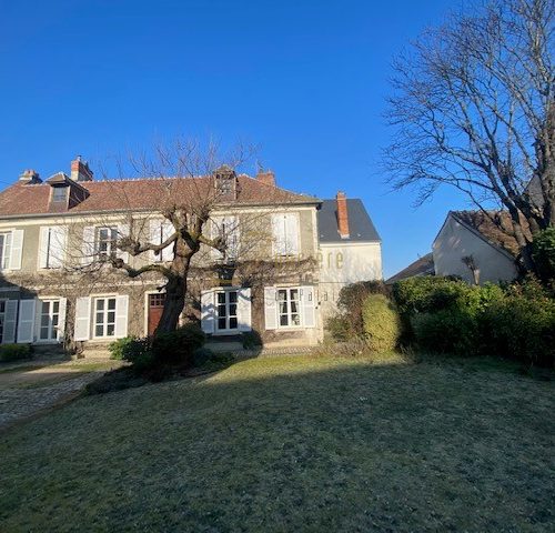 Maison de Maitre à deux pas de la Cathédrale avec très beau jardin