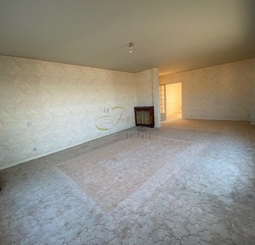 Exceptionnel appartement traversant avec grande terrasse et 2 garages