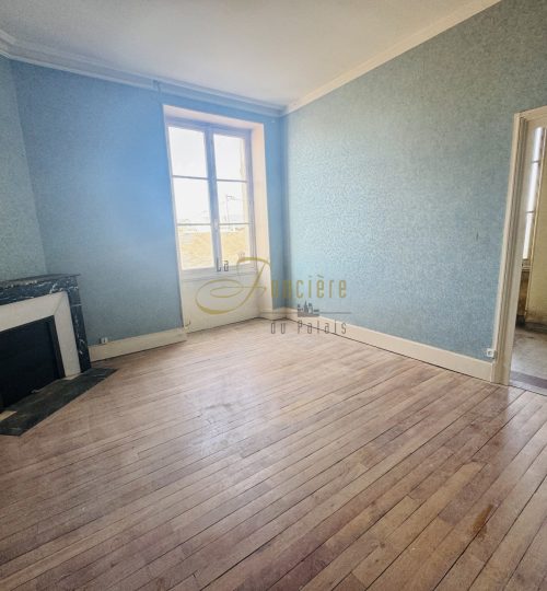 Plateaux à aménager dans une belle maison Bourgeoise à deux pas du centre-ville de Bourges et du pole Lahitoll