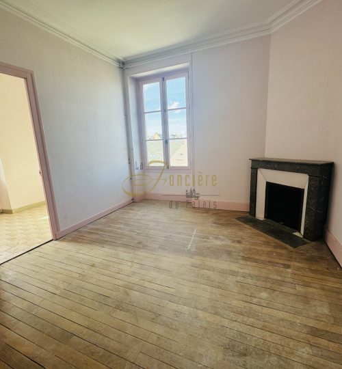 Plateaux à aménager dans une belle maison Bourgeoise à deux pas du centre-ville de Bourges et du pole Lahitoll