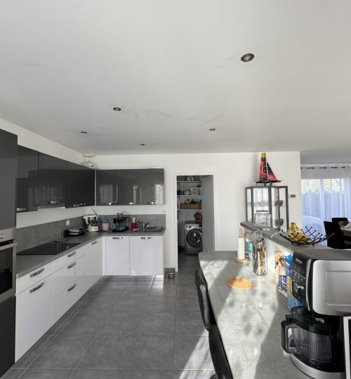 Maison de plain-pied   120 m2   Grand jardin   Proche commodités