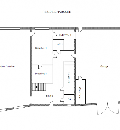 Maison du 18ème siècle avec grand garage avec possibilité de mettre 3 véhicules au cœur du centre historique