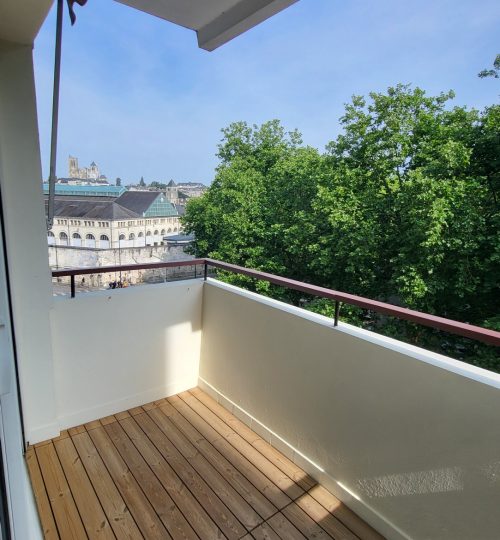 Centre-ville de Bourges, appartement disposant de 3 chambres et balcon entièrement rénové