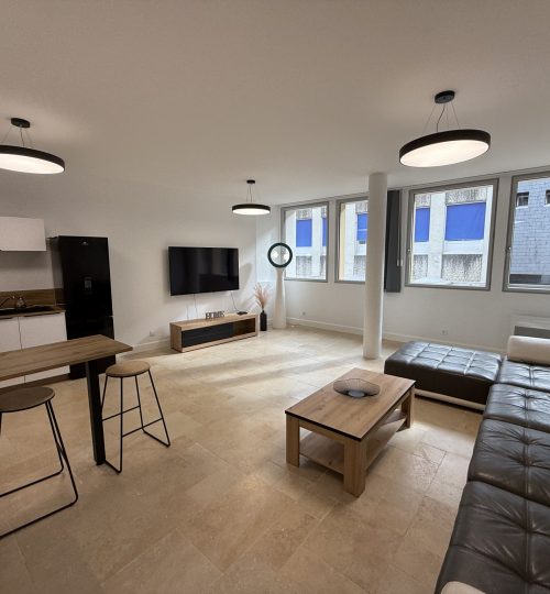 Appartement entièrement rénové avec ascenseur situé au 1er étage