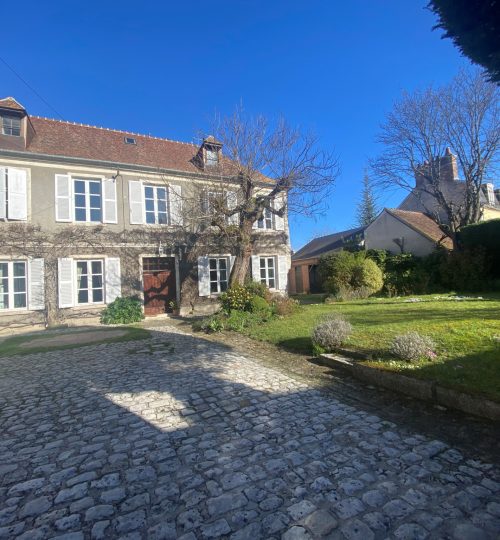 Maison de Maitre à deux pas de la Cathédrale avec très beau jardin