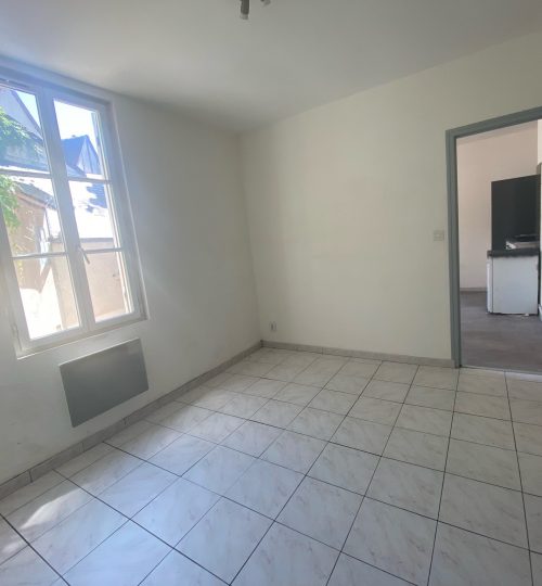 Lot de 3 appartements en plein coeur du centre historique avec cour privative