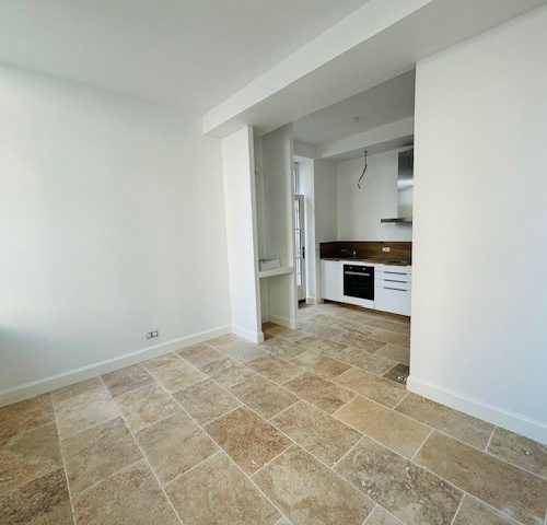 Coeur de ville, au calme, Studio entièrement rénové idéal projet location meublée !