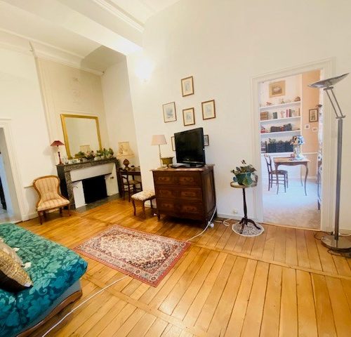 Maison de Maitre à deux pas de la Cathédrale avec très beau jardin