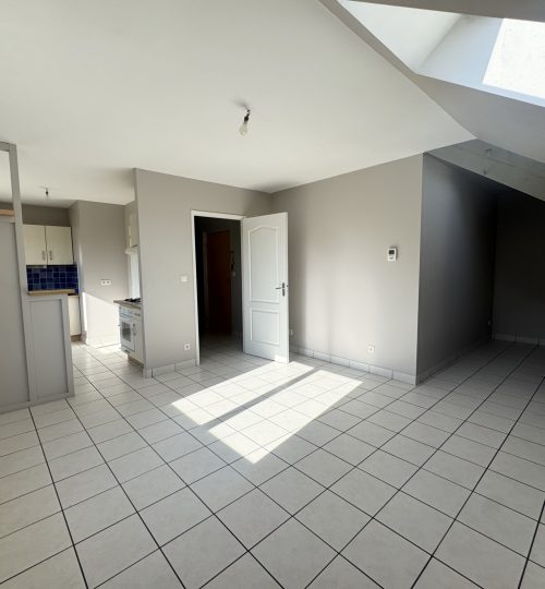 Grand T2 avec place de parking à proximité MBDA