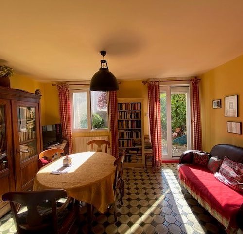 Appartement rue Charlet avec jardinet et garage privatif