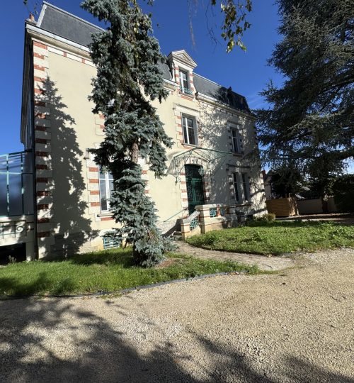 Dans une belle maison bourgeoise plateau à aménager avec mezzanine envisageable