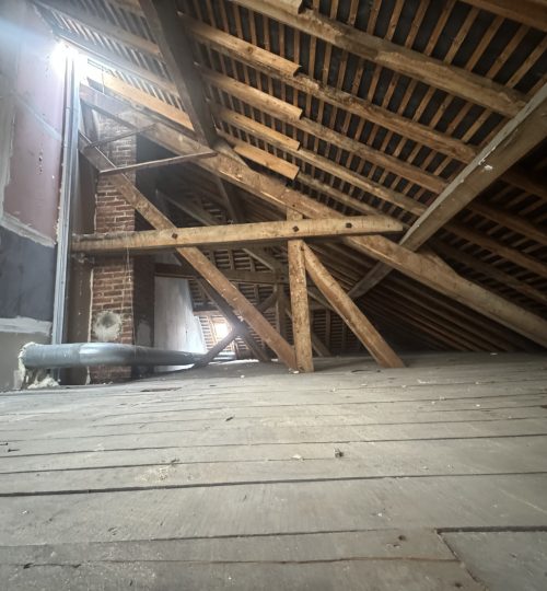 Plateau à aménager au pied du pole Lahitolle et à deux pas de la cathédrale de Bourges