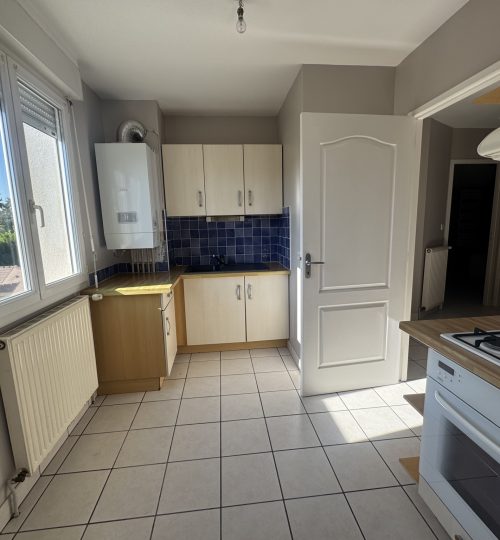 Grand T2 avec place de parking à proximité MBDA