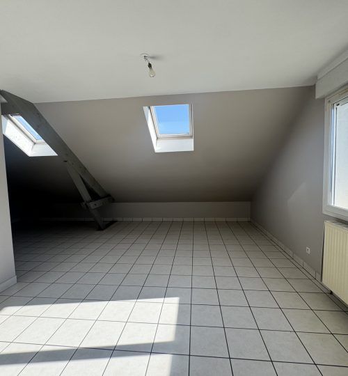 Grand T2 avec place de parking à proximité MBDA