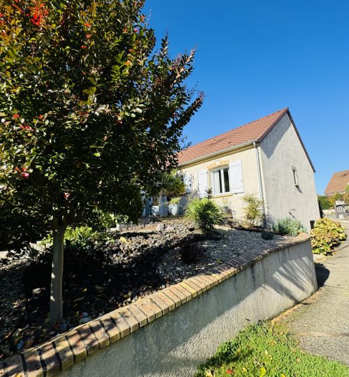 Maison sur sous-sol proximité immédiate des écoles avec agréable jardin