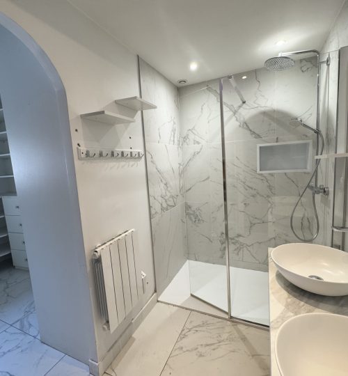 Coeur de centre-ville de Bourges, au pied du Palais Jacques Coeur, appartement rénové avec grande terrasse, pi