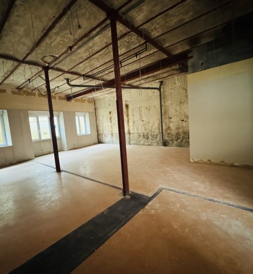 Plateau coeur de centre-ville idéal pour un bureau au pied de la place gordaine