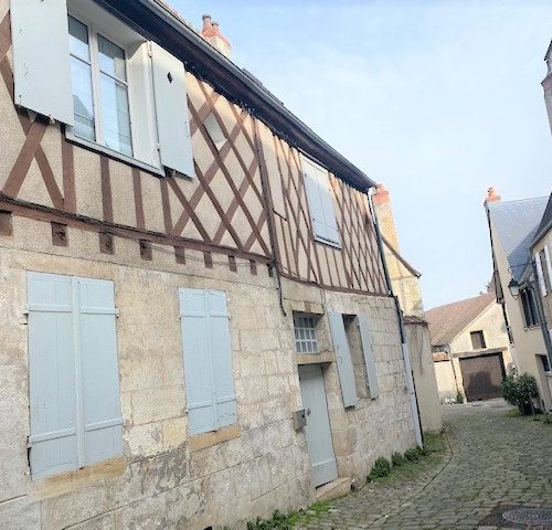 Lot de 3 appartements en plein coeur du centre historique avec cour privative