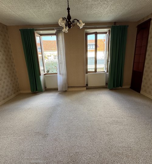 Maison à rénover avec jardin et garage, Bourges quartier avenue de St Amand