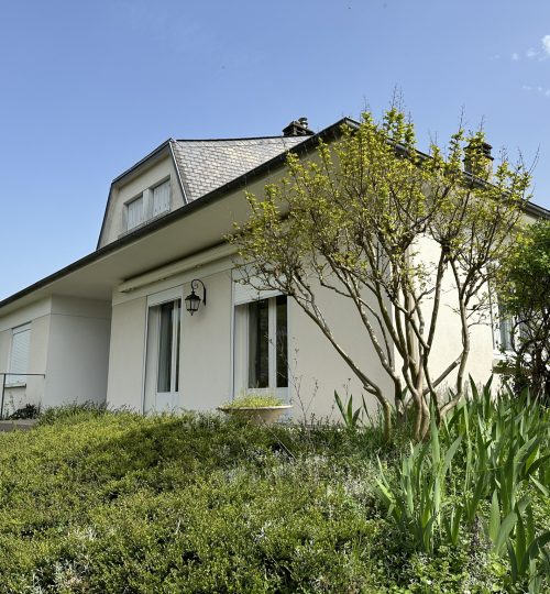 Maison sur sous-sol avec agréable jardin quartier Vauvert