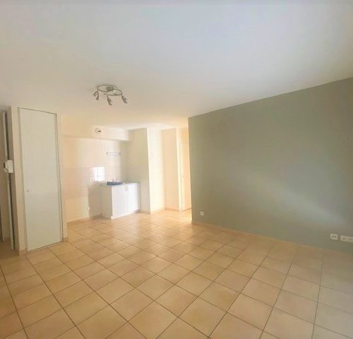 Appartement T2 avec parking et terrasse exposé est