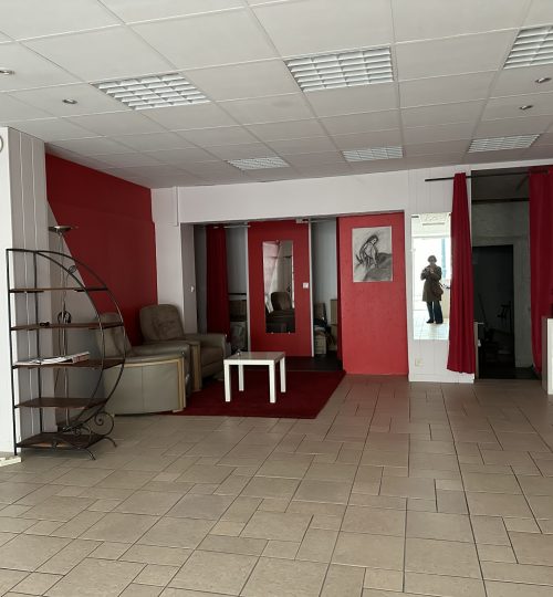 Local rue d’Auron avec belle vitrine