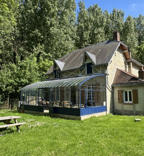 Exclusivité très belle maison en pierre avec agréable jardin et bois attenant