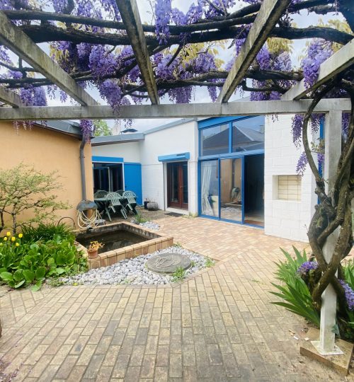 BOURGES Maison de plain- pied 3 chambres 119 m2, avec dépendances, signature de l’architecte Christian GIMONET