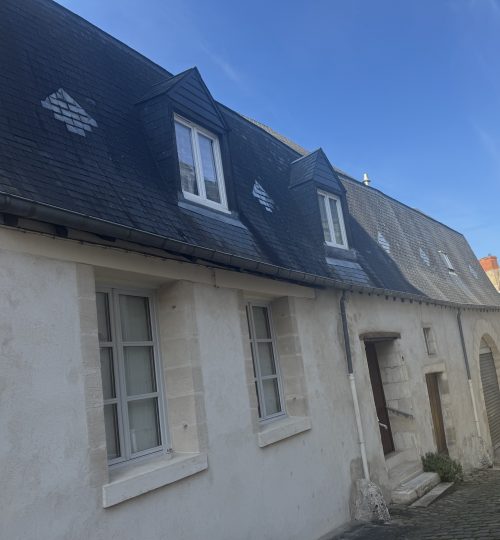 Maison du 18ème siècle avec grand garage avec possibilité de mettre 3 véhicules au cœur du centre historique