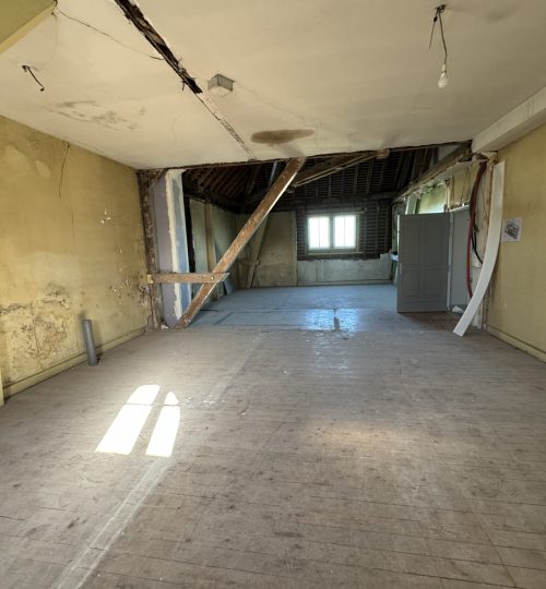 Dans une belle maison bourgeoise plateau à aménager avec mezzanine envisageable