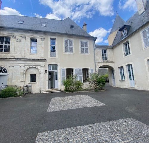 Appartement idéal investissement locatif au pied du palais Jacques Coeur