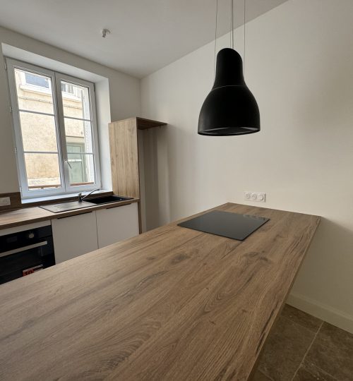 Maison entièrement rénovée avec courette privative