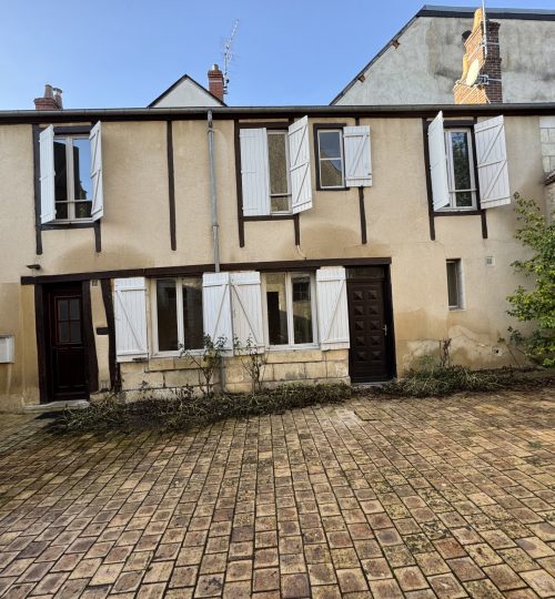 Plein coeur de centre-ville, ensemble immobilier de deux maisons idéal pour un projet locatif ou professionnel