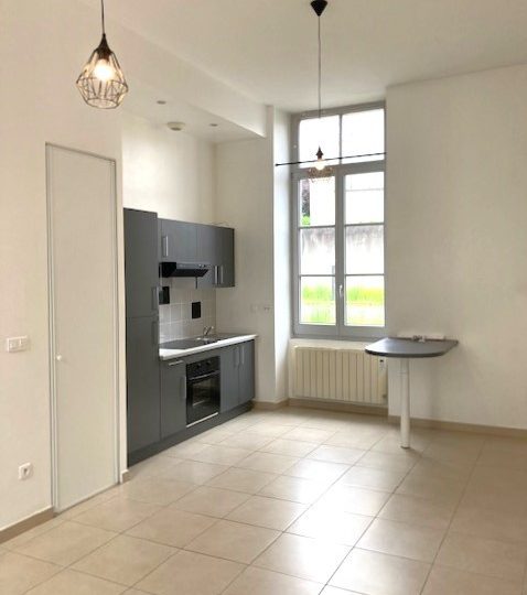 Charmant T2 de plain-pied avec parking privatif dans une belle résidence rénovée