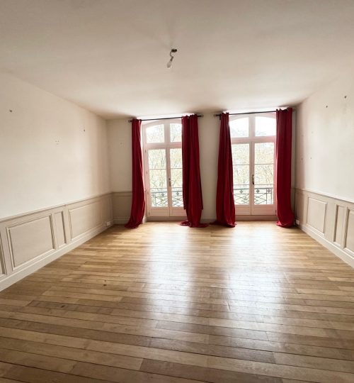 Exclusivité Très bel appartement, charme de l&rsquo;ancien rénové au pied de la cathédrale