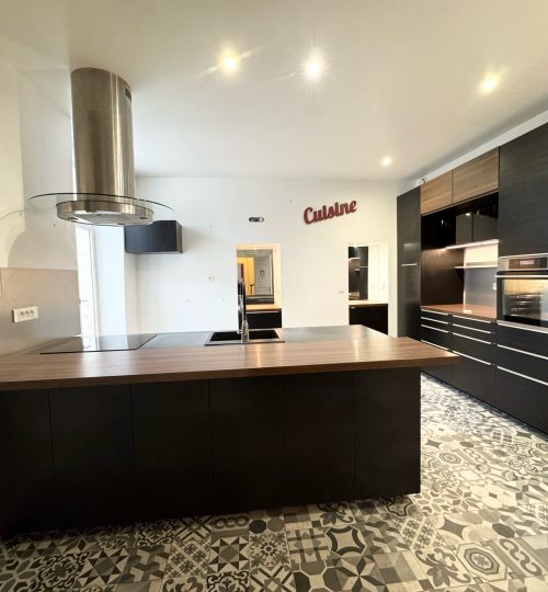 Exclusivité Très bel appartement, charme de l&rsquo;ancien rénové au pied de la cathédrale