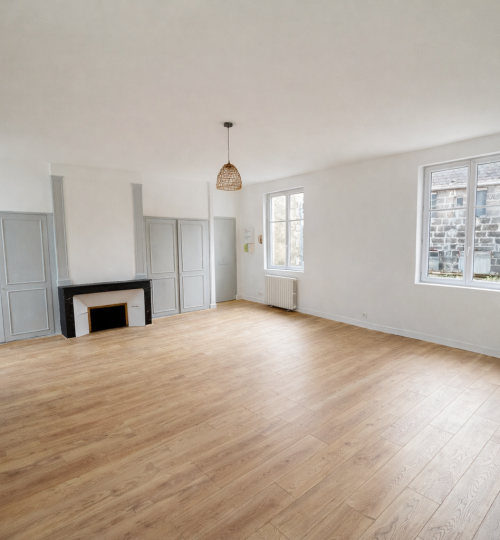 Appartement de charme au pied de la Cathédrale et de la place George Sand