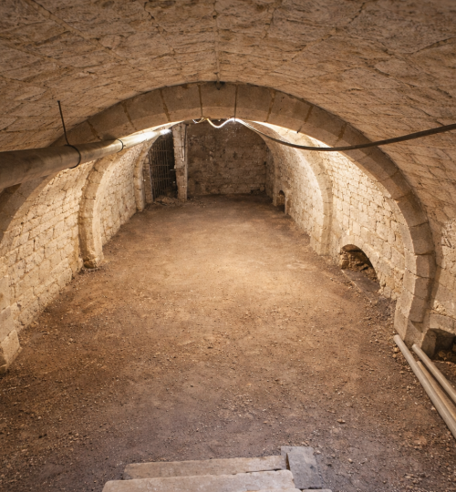 Maison de ville avec cour et patio intérieur à deux pas de l&rsquo;église Saint-Pierre