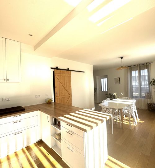 Maison année 30-40 entièrement rénovée idéal pour une résidence principale ou projet professionnel