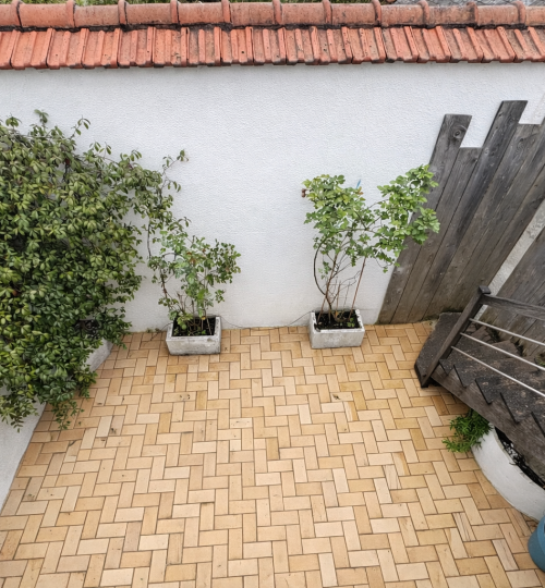 Maison de ville proche rue d&rsquo;Auron avec grand garage, terrasse et cour intérieure