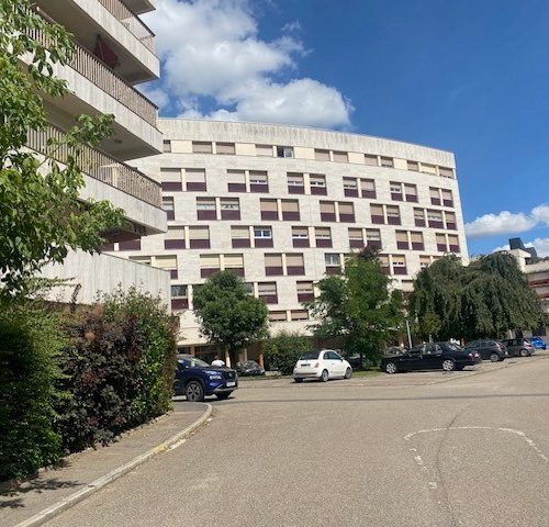 Appartement avec stationnement résidence des prés fleuris