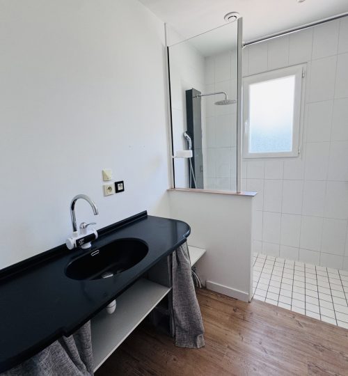 Exclusivité Maison de plain-pied avec 4 chambres et grand jardin