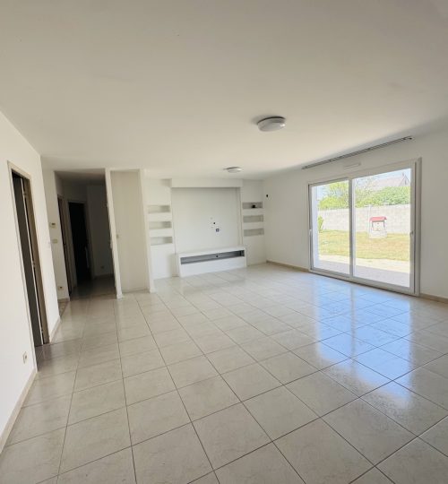 Exclusivité Maison de plain-pied avec 4 chambres et grand jardin