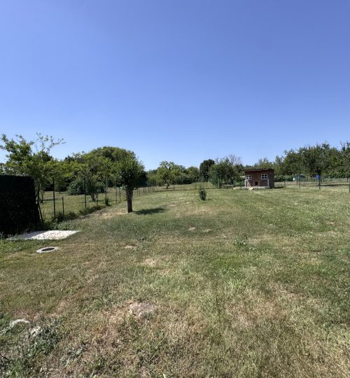 Exclusivité Maison de plain-pied avec 4 chambres et grand jardin