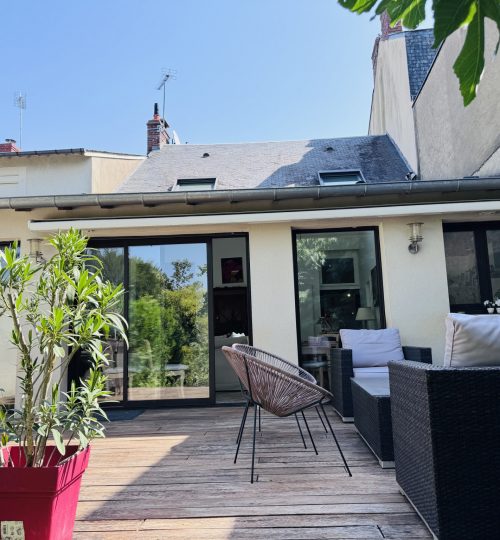 Maison de ville au pied de Seraucourt avec agréable jardin