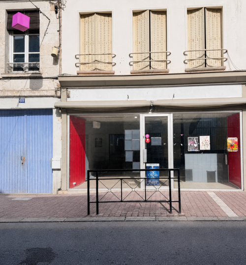 Exclusivité, Local rue d&rsquo;Auron avec belle vitrine