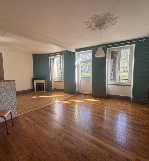 Exclusivité Appartement T3 au pied de Lahitolle et des marais de Bourges et son garage privatif, loué