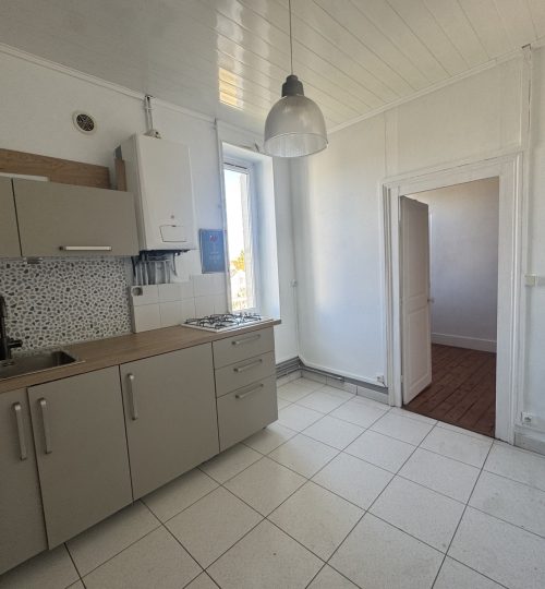 Exclusivité Appartement T3 au pied de Lahitolle et des marais de Bourges et son garage privatif, loué